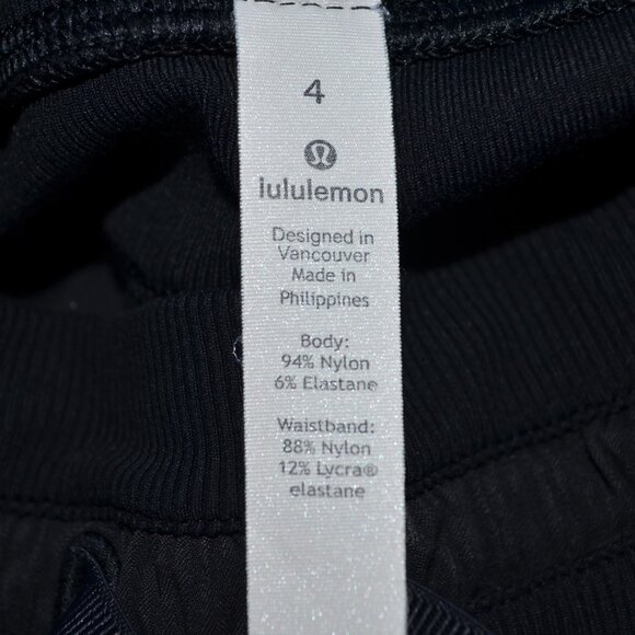 Lululemon Dance Studio Crop size 4 *EUC - Picture 13 of 13